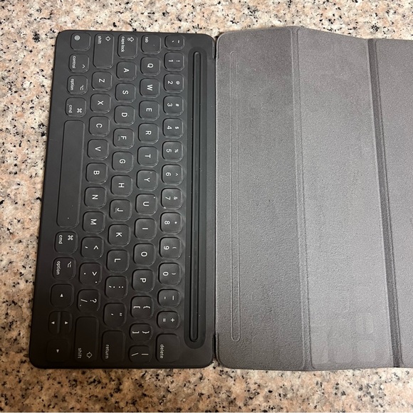 Apple Smart Keyboard for iPad (9th generation) - Picture 9 of 12